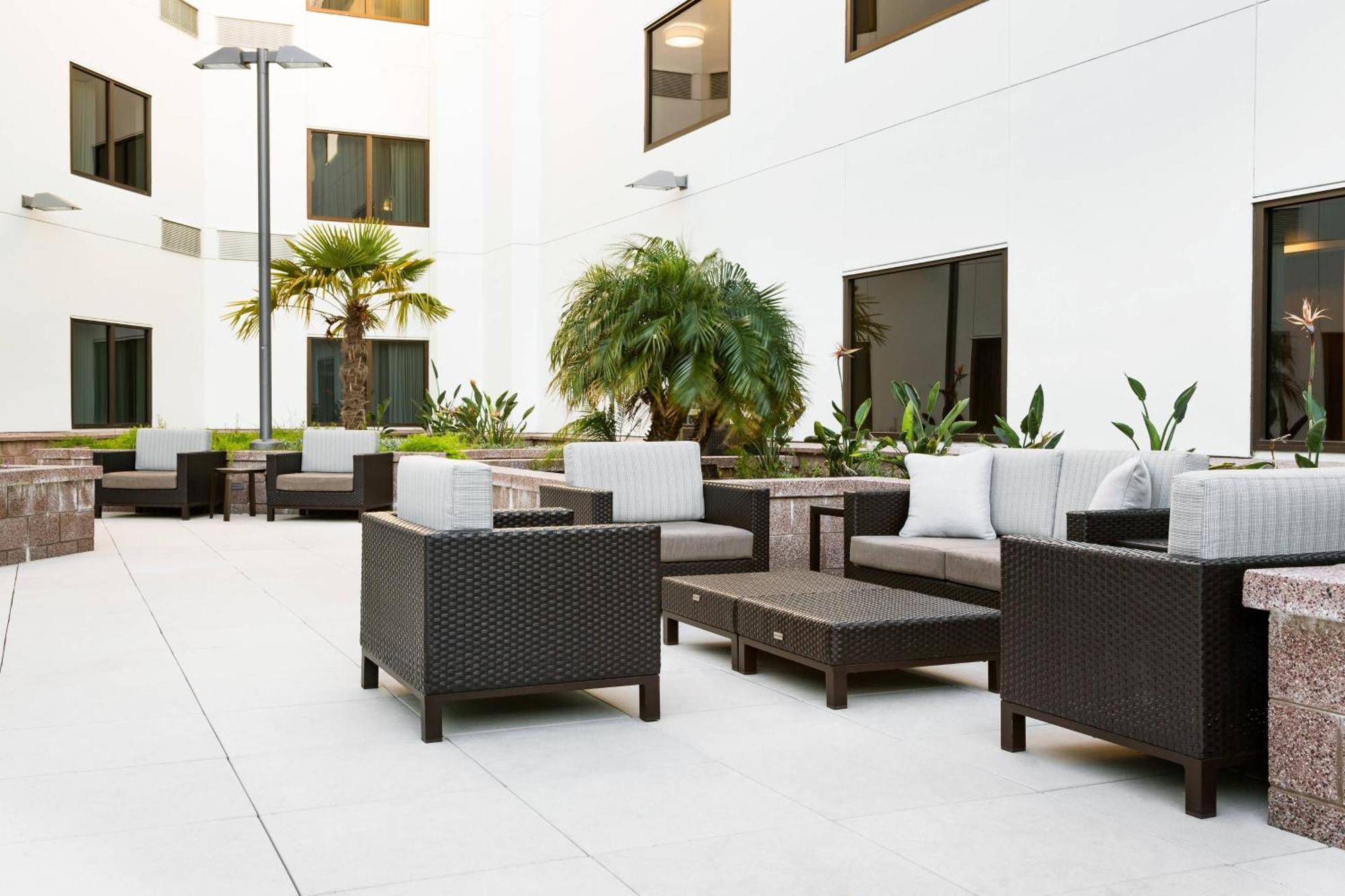 Courtyard By Marriott Redwood City Exterior photo