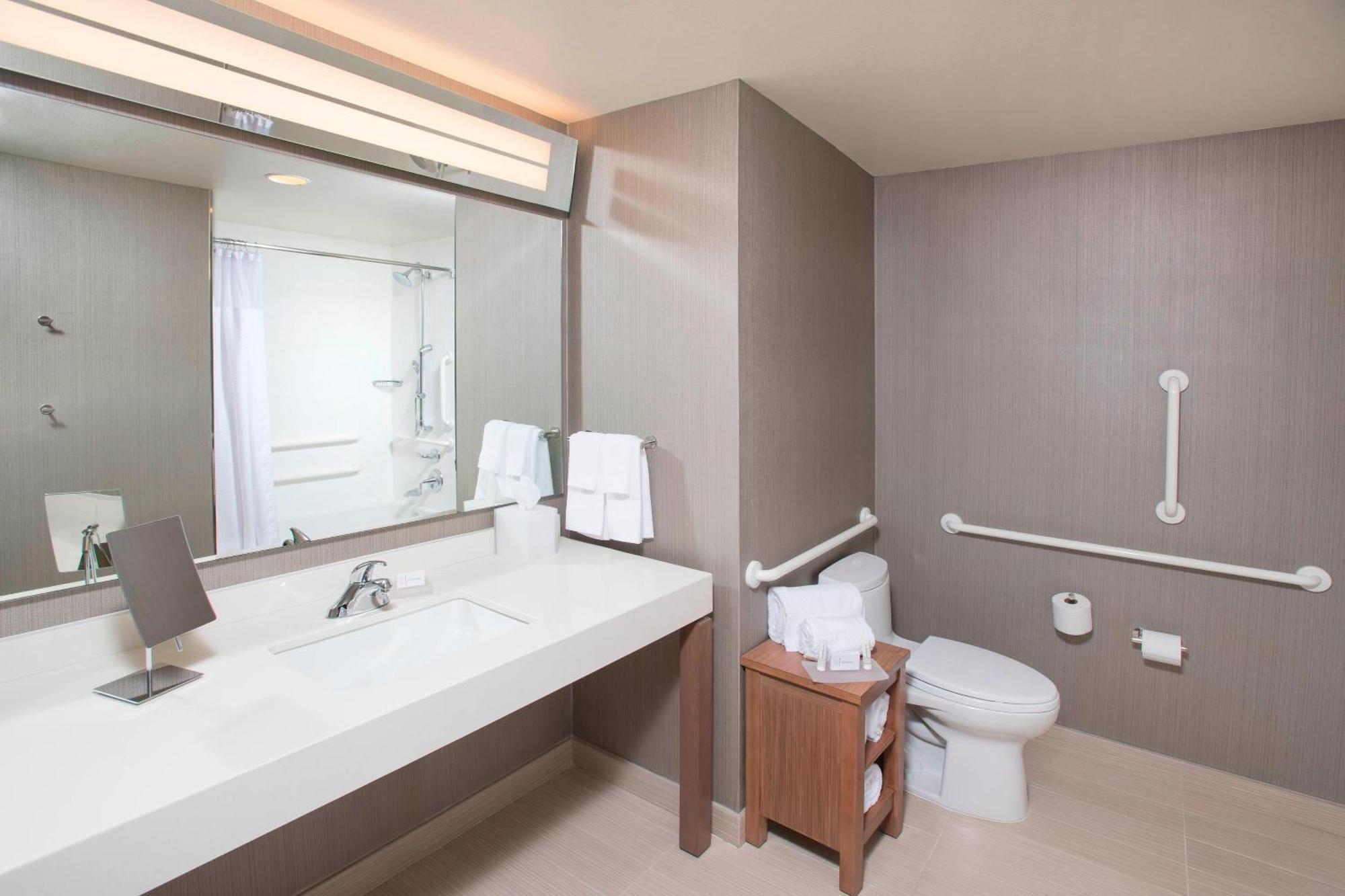 Courtyard By Marriott Redwood City Exterior photo